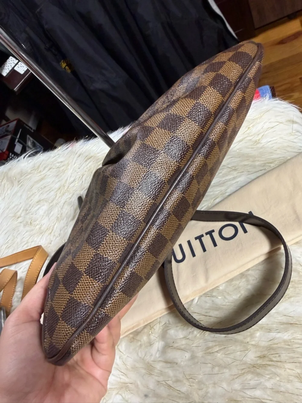 Louis Vuitton Blumsburry PM DE Crossbody, - Picture 7 of 16